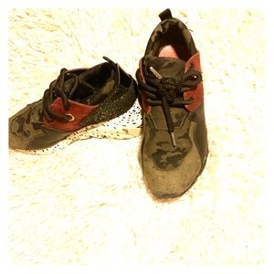 Steve Madden cliff sneakers..